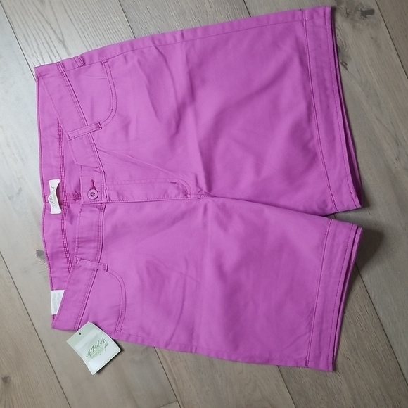Wrangler Women's high waist Walking Short NWT sz 14 - Picture 1 of 7